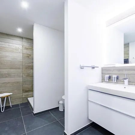 5 Sterne Ostseestuv In Der Seefahrtschule Apartman *