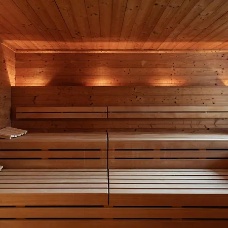 5 Sterne Ostseestuv In Der Seefahrtschule * Wustrow (Fischland)